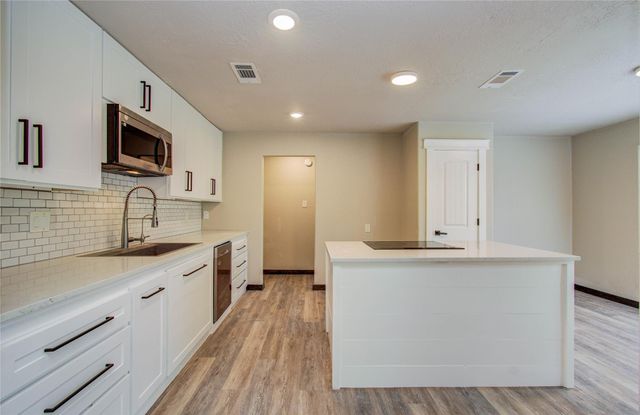 712 Player Court, Conroe, TX 77302