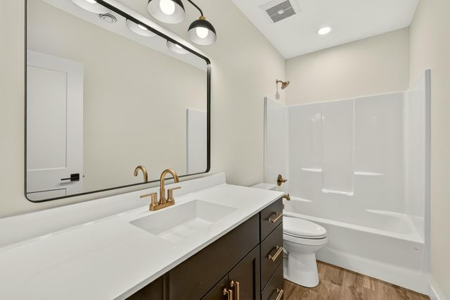 1504 Shannon Oaks Boulevard NE, Rochester, MN 55906