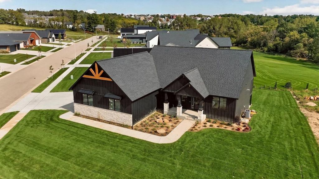 1504 Shannon Oaks Boulevard NE, Rochester, MN 55906