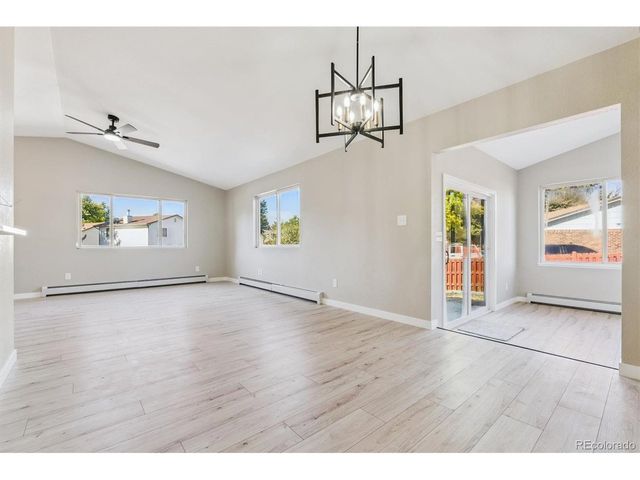 1140 Parker Dr, Longmont, CO 80501