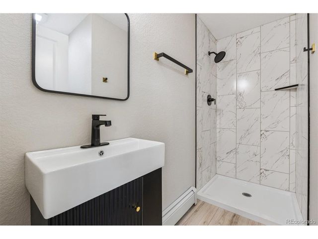 1140 Parker Dr, Longmont, CO 80501