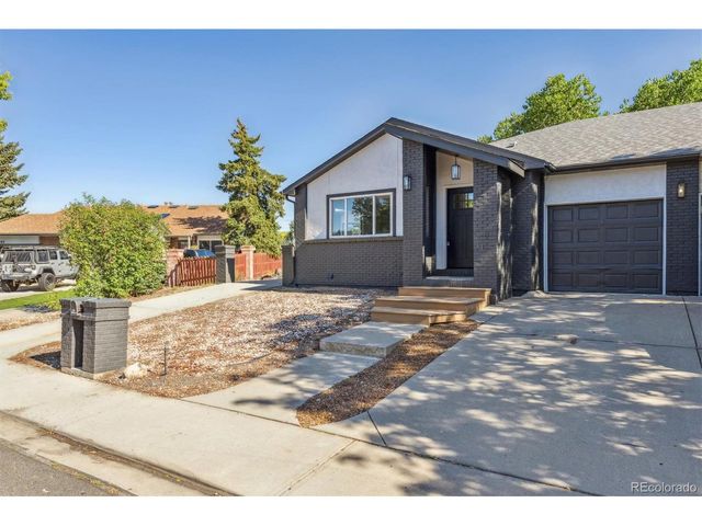 1140 Parker Dr, Longmont, CO 80501