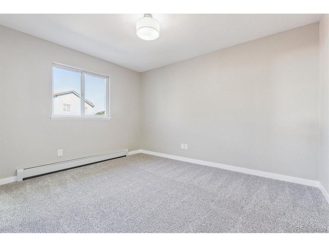 1140 Parker Dr, Longmont, CO 80501