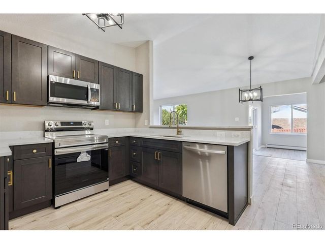 1140 Parker Dr, Longmont, CO 80501