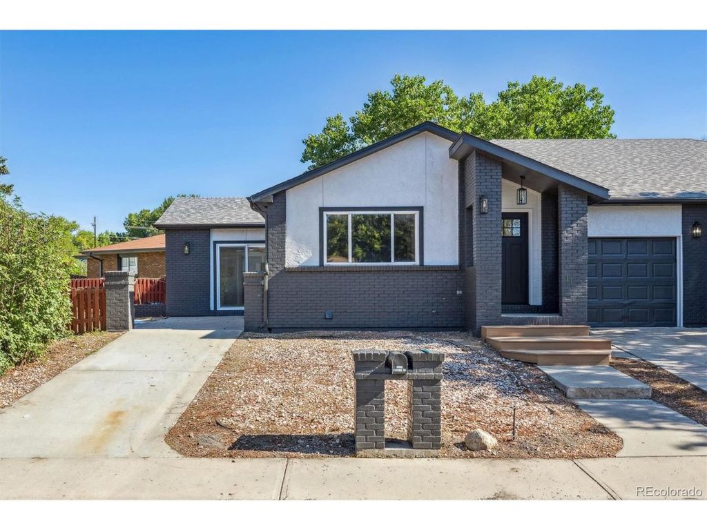 1140 Parker Dr, Longmont, CO 80501