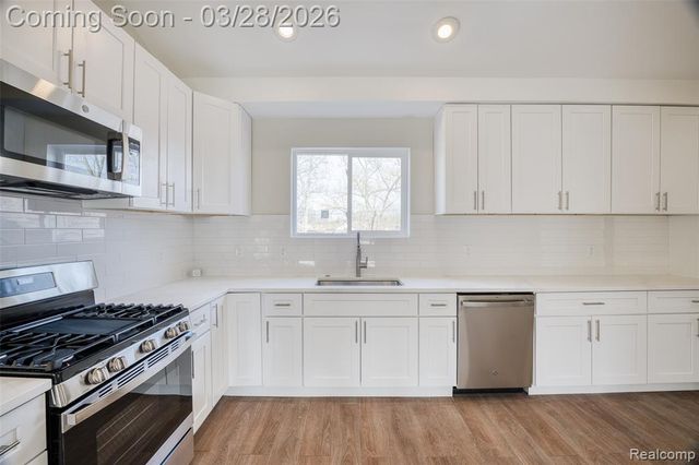 29950 6 Mile Road, Livonia, MI 48152