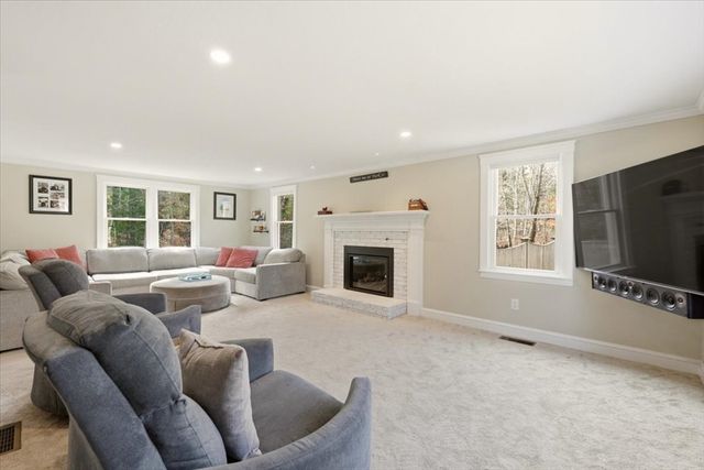 23 Clubhouse Dr, Bourne, MA 02559