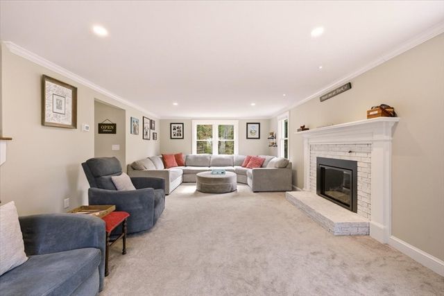 23 Clubhouse Dr, Bourne, MA 02559