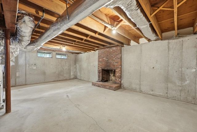 23 Clubhouse Dr, Bourne, MA 02559