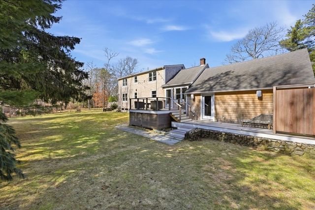 23 Clubhouse Dr, Bourne, MA 02559
