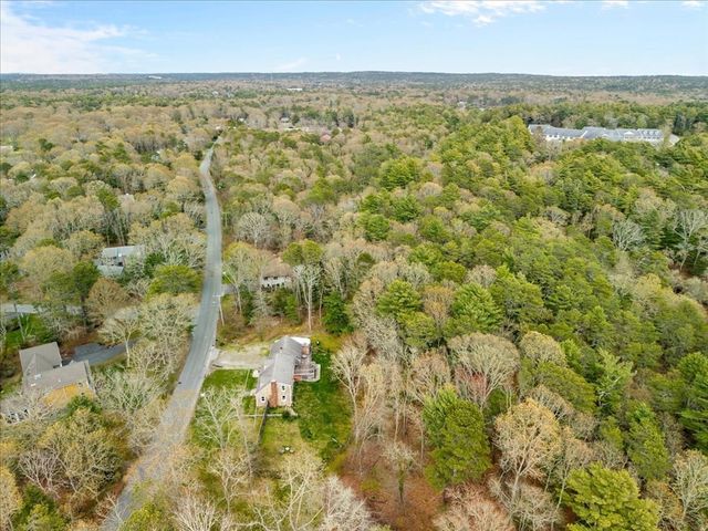 23 Clubhouse Dr, Bourne, MA 02559