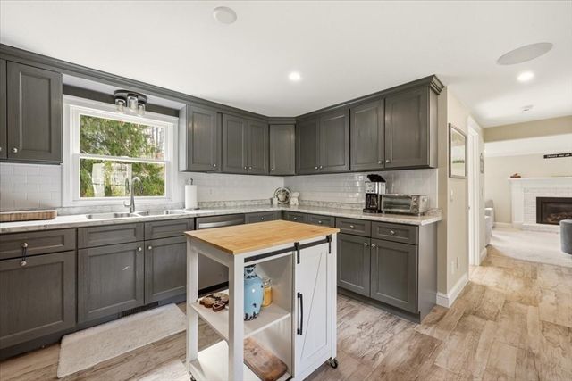 23 Clubhouse Dr, Bourne, MA 02559