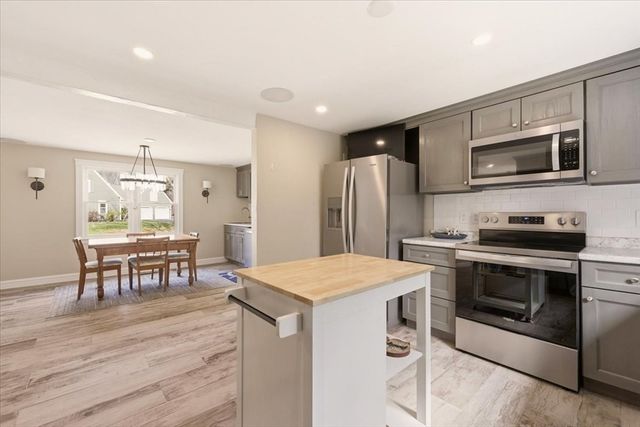 23 Clubhouse Dr, Bourne, MA 02559