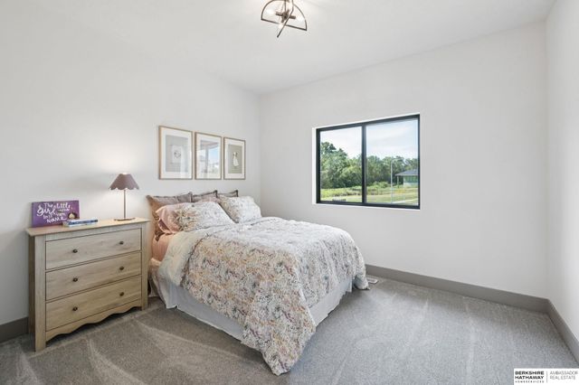 5518 S 200th Avenue, Omaha, NE 68135