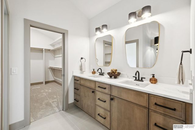 5518 S 200th Avenue, Omaha, NE 68135