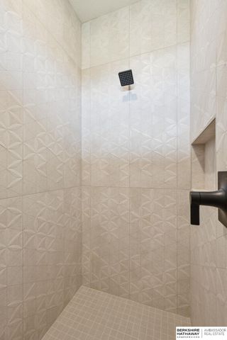 5518 S 200th Avenue, Omaha, NE 68135