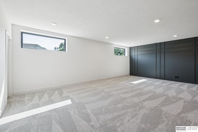 5518 S 200th Avenue, Omaha, NE 68135