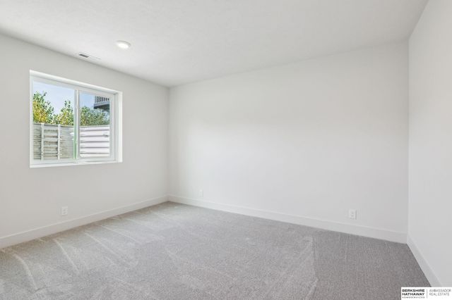 5518 S 200th Avenue, Omaha, NE 68135