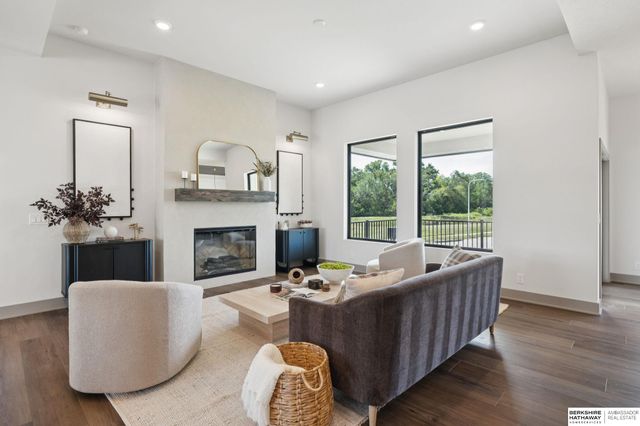 5518 S 200th Avenue, Omaha, NE 68135