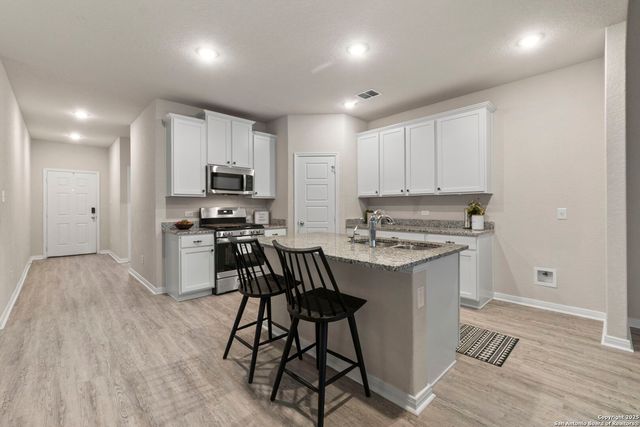 6814 Shiraz Way, Converse, TX 78109