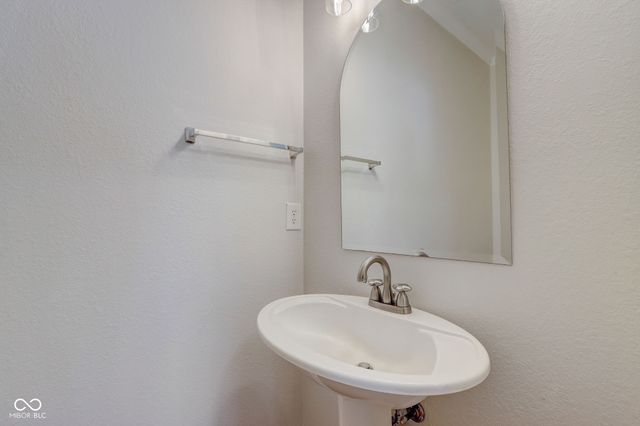 1242 Pawtucket Drive, Westfield, IN 46074