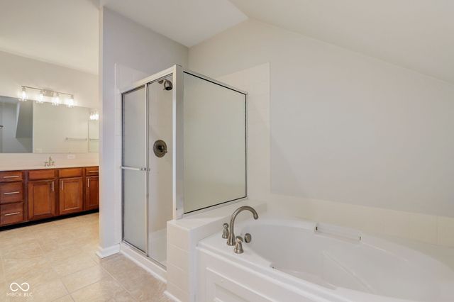 1242 Pawtucket Drive, Westfield, IN 46074