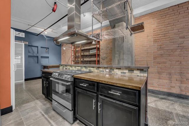 6533 E Jefferson Avenue 230T, Detroit, MI 48207