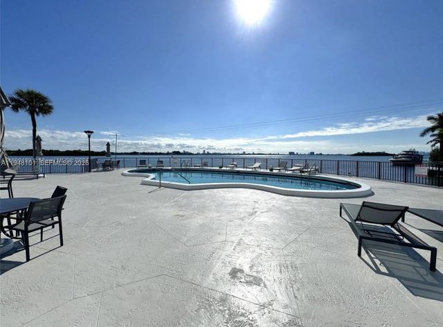 11930 N Bayshore Dr 406, North Miami, FL 33181