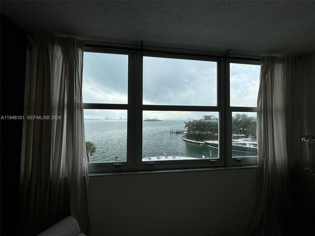 11930 N Bayshore Dr 406, North Miami, FL 33181