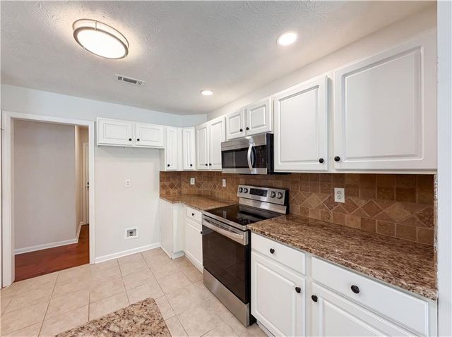 335 Hunters Glen, Fayetteville, GA 30215