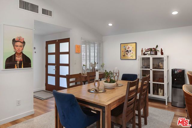 20756 Clarendon Street, Woodland Hills (los Angeles), CA 91367