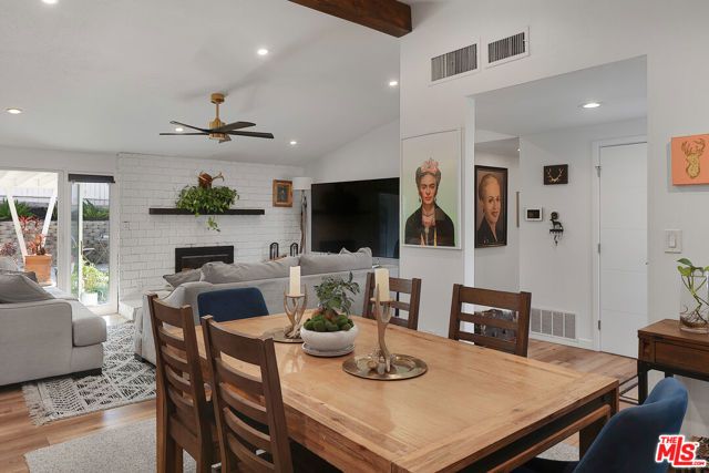 20756 Clarendon Street, Woodland Hills (los Angeles), CA 91367