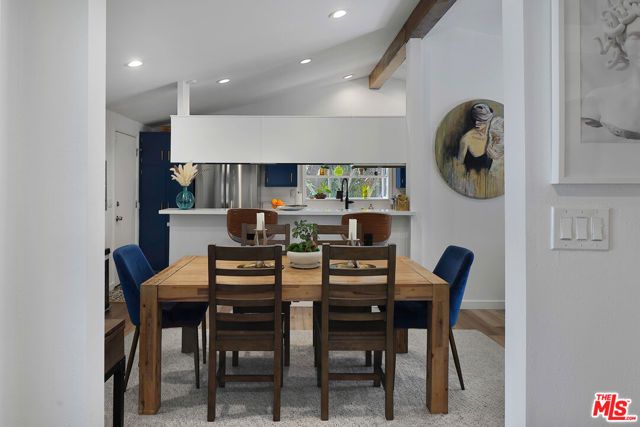 20756 Clarendon Street, Woodland Hills (los Angeles), CA 91367