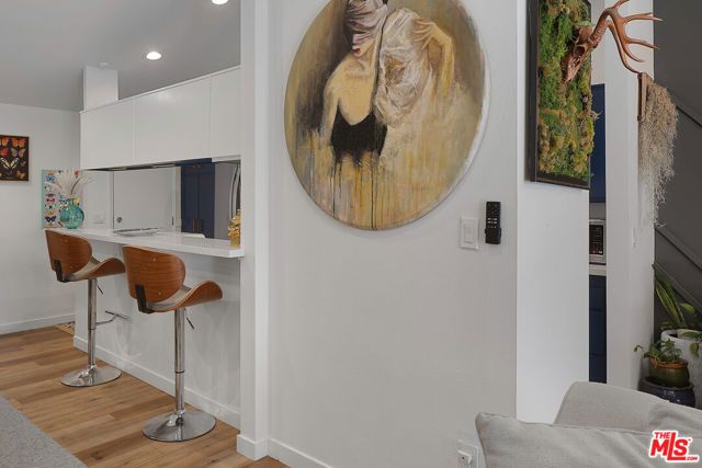 20756 Clarendon Street, Woodland Hills (los Angeles), CA 91367