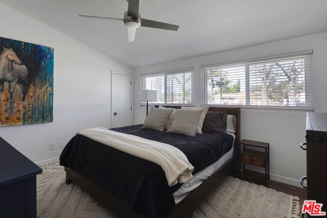 20756 Clarendon Street, Woodland Hills (los Angeles), CA 91367