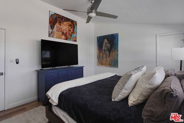 20756 Clarendon Street, Woodland Hills (los Angeles), CA 91367