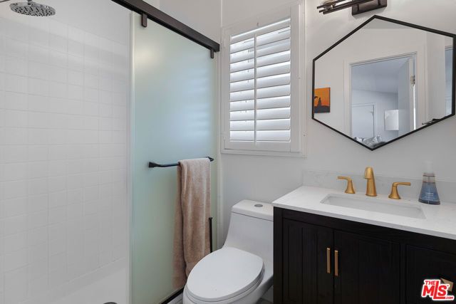 20756 Clarendon Street, Woodland Hills (los Angeles), CA 91367