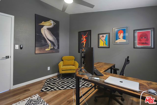 20756 Clarendon Street, Woodland Hills (los Angeles), CA 91367