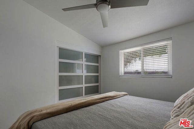 20756 Clarendon Street, Woodland Hills (los Angeles), CA 91367