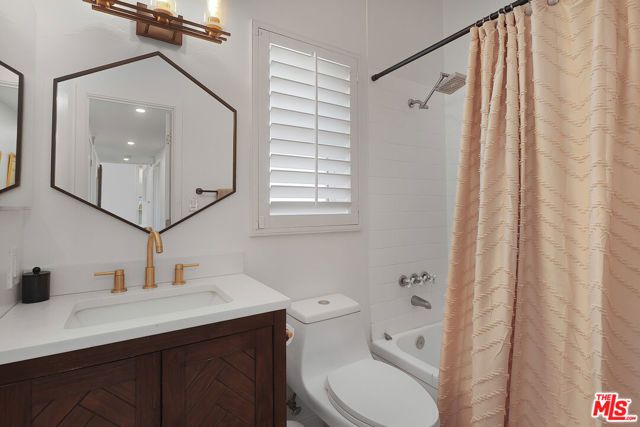 20756 Clarendon Street, Woodland Hills (los Angeles), CA 91367