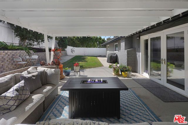20756 Clarendon Street, Woodland Hills (los Angeles), CA 91367