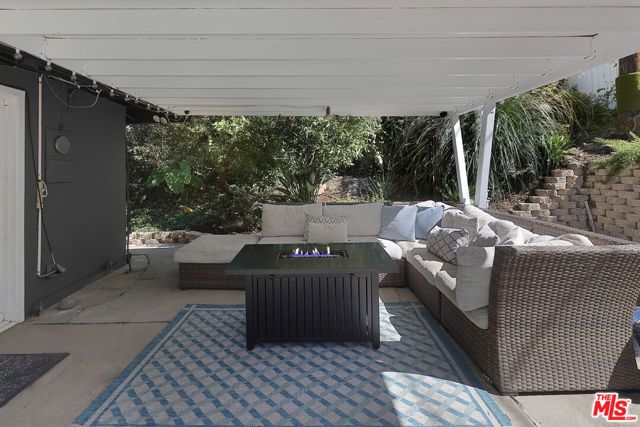 20756 Clarendon Street, Woodland Hills (los Angeles), CA 91367