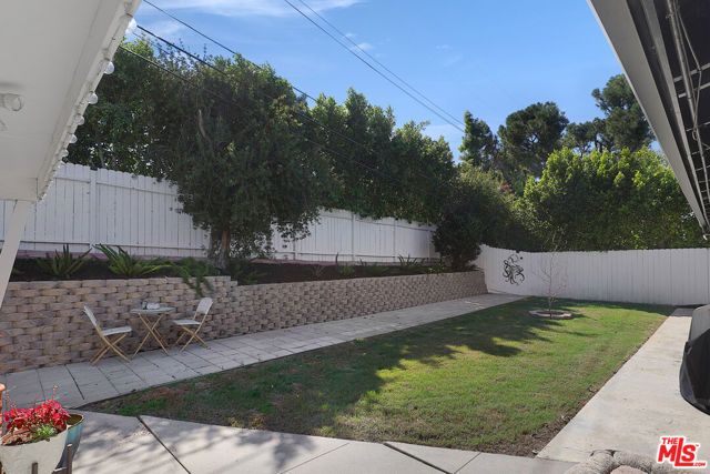 20756 Clarendon Street, Woodland Hills (los Angeles), CA 91367