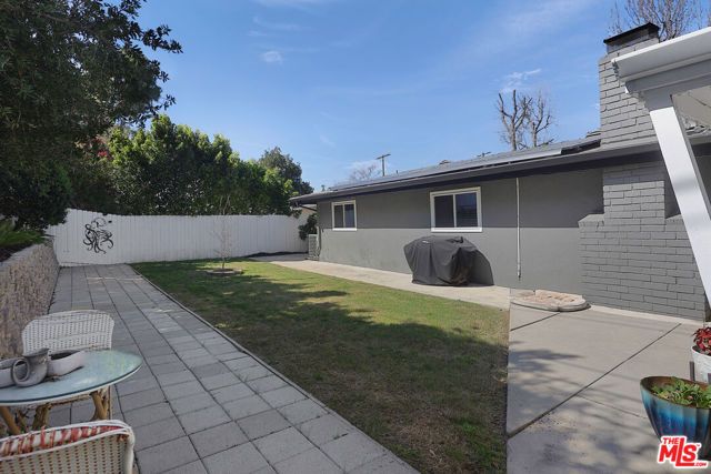20756 Clarendon Street, Woodland Hills (los Angeles), CA 91367