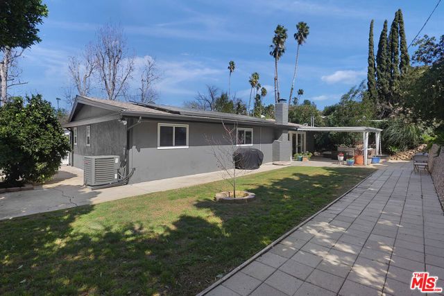 20756 Clarendon Street, Woodland Hills (los Angeles), CA 91367