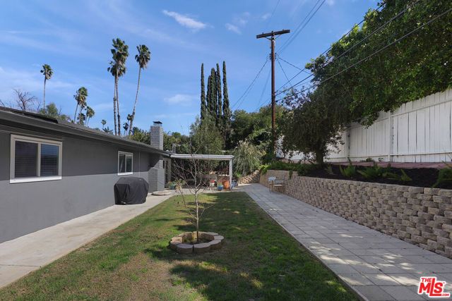 20756 Clarendon Street, Woodland Hills (los Angeles), CA 91367
