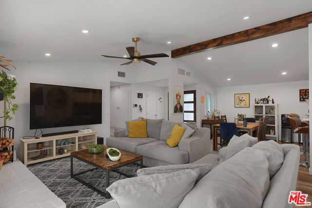 20756 Clarendon Street, Woodland Hills (los Angeles), CA 91367