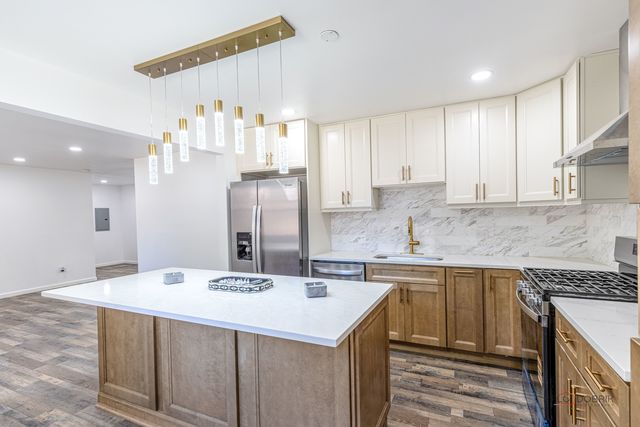 2814 Cardinal Drive, Rolling Meadows, IL 60008