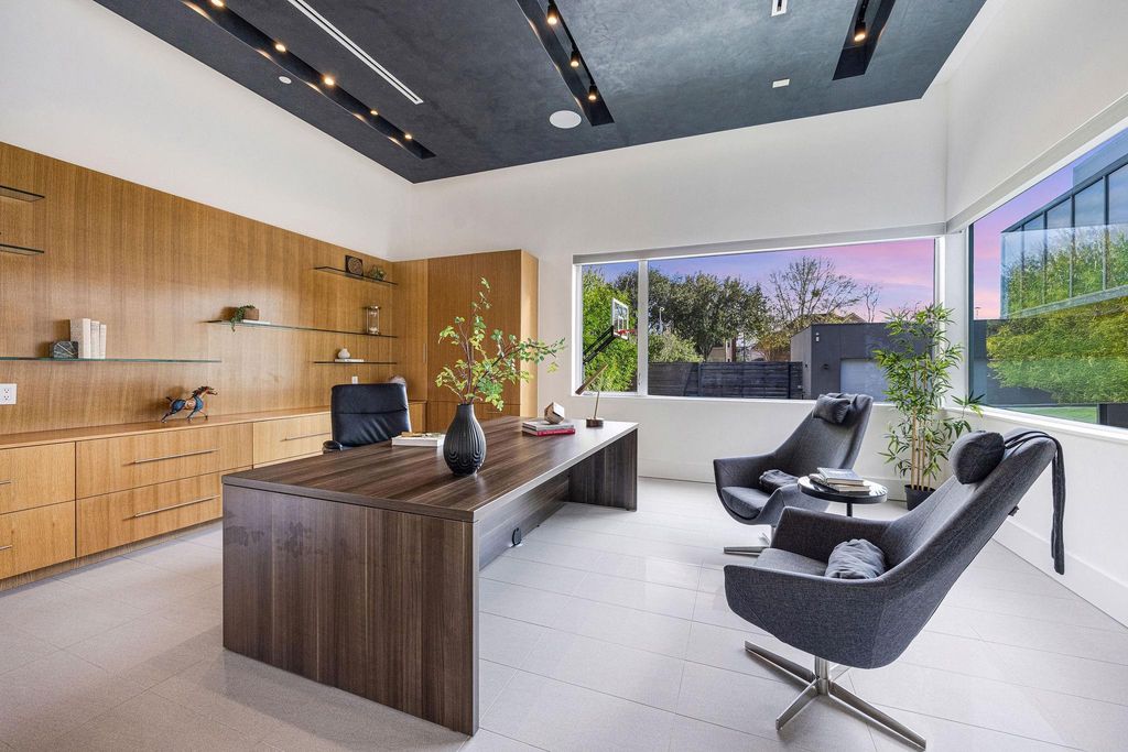 Image 10 of property listing at 4616 Oleander Street, Bellaire, TX 77401