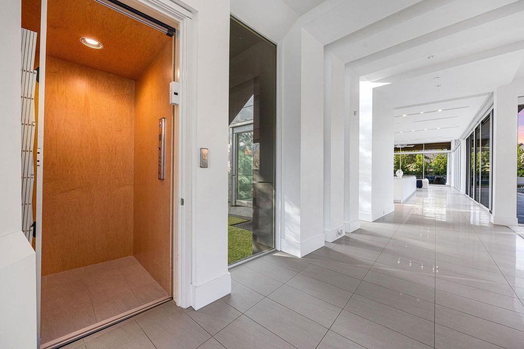 Image 30 of property listing at 4616 Oleander Street, Bellaire, TX 77401